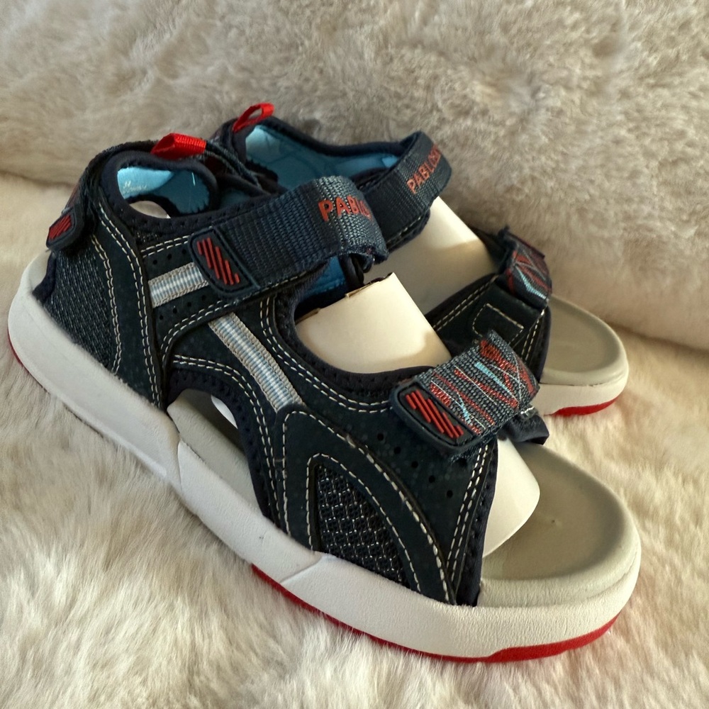 Sandals Pablosky. New